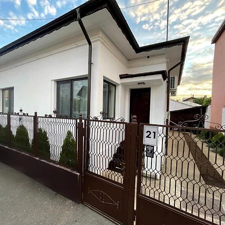 Premier Rooms Ploiesti Bagian luar foto