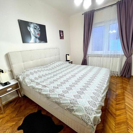 Premier Rooms Ploiesti Bagian luar foto