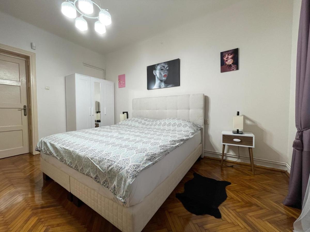 Premier Rooms Ploiesti Bagian luar foto