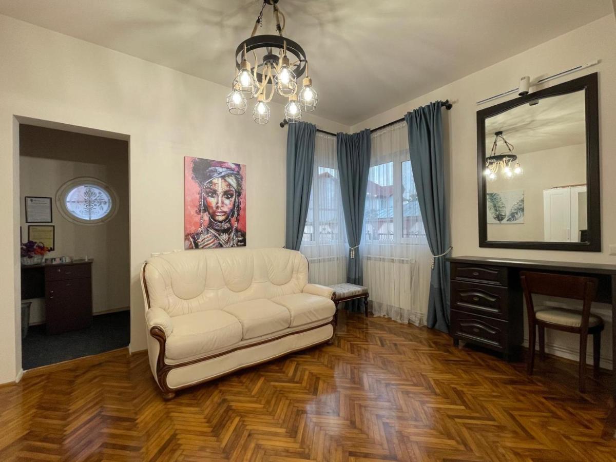 Premier Rooms Ploiesti Bagian luar foto