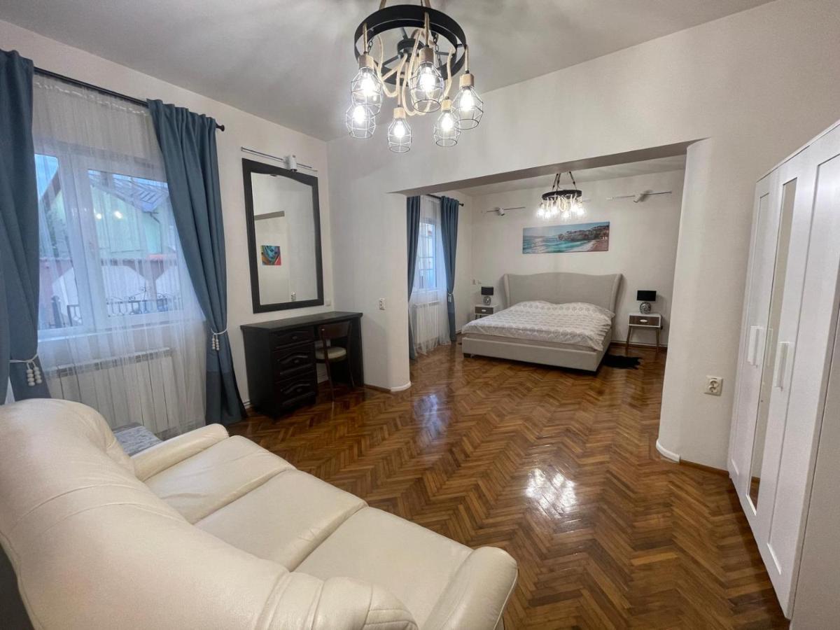 Premier Rooms Ploiesti Bagian luar foto