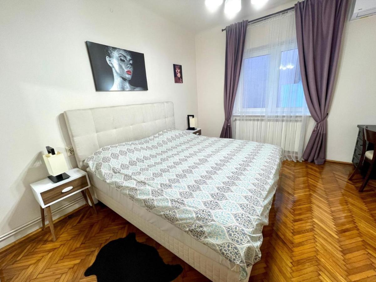 Premier Rooms Ploiesti Bagian luar foto